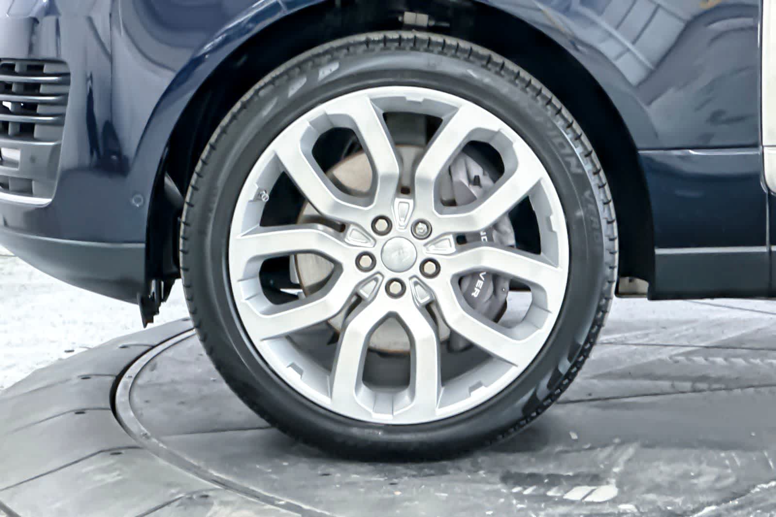 Thumbnail: 2020 Land Rover Range Rover - 26