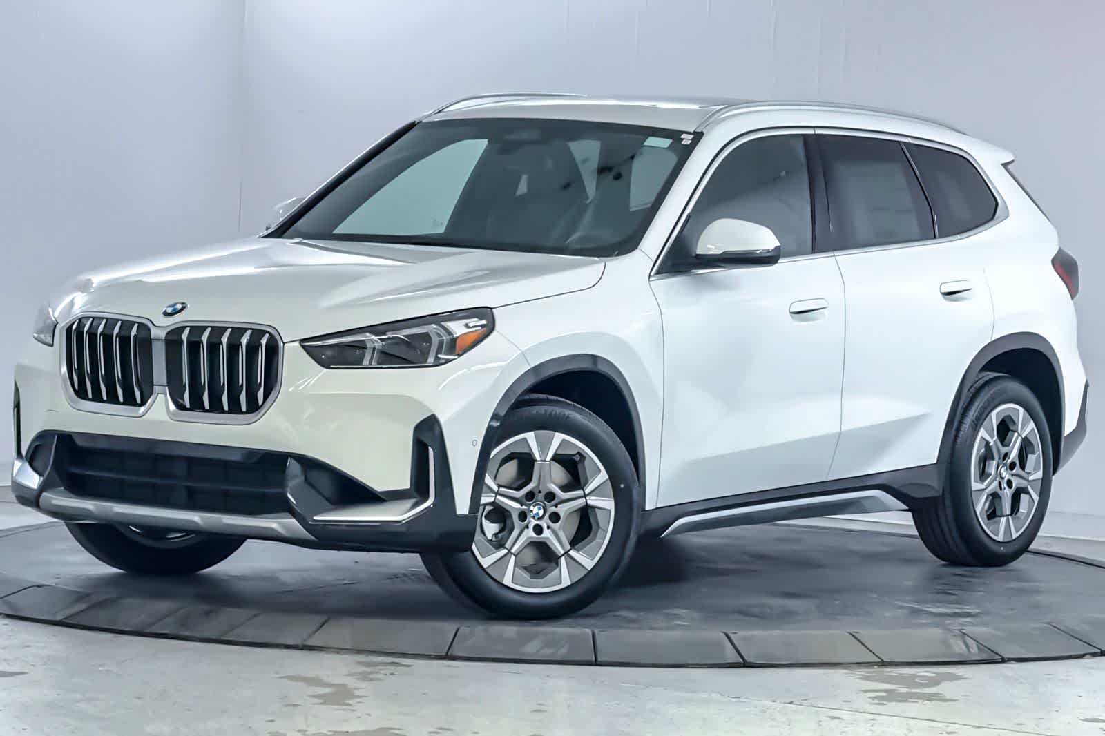 Thumbnail: 2026 BMW X1 - 1