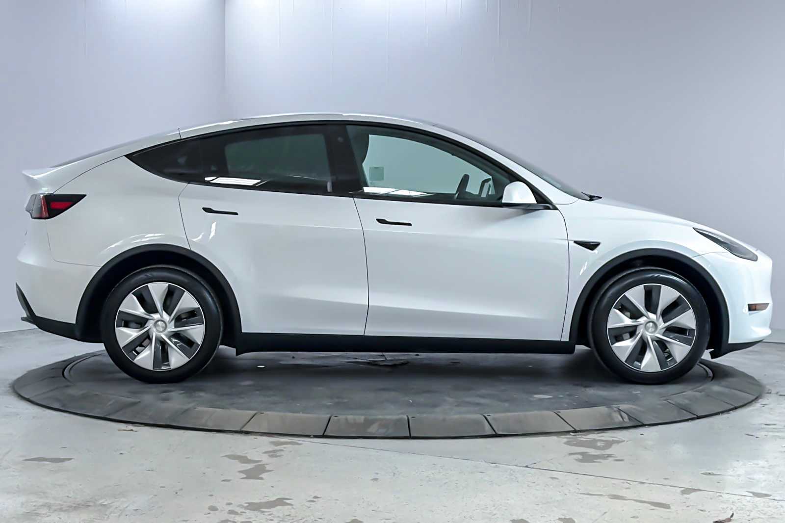 Thumbnail: 2022 Tesla Model Y - 8