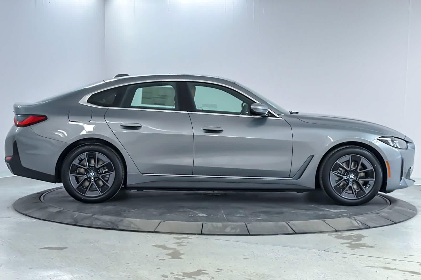 Thumbnail: 2026 BMW i4 - 8