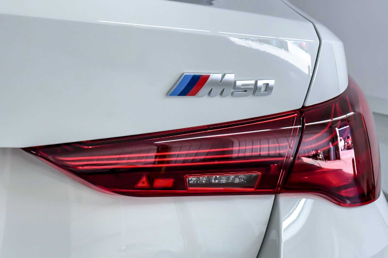 Thumbnail: 2025 BMW i4 - 25