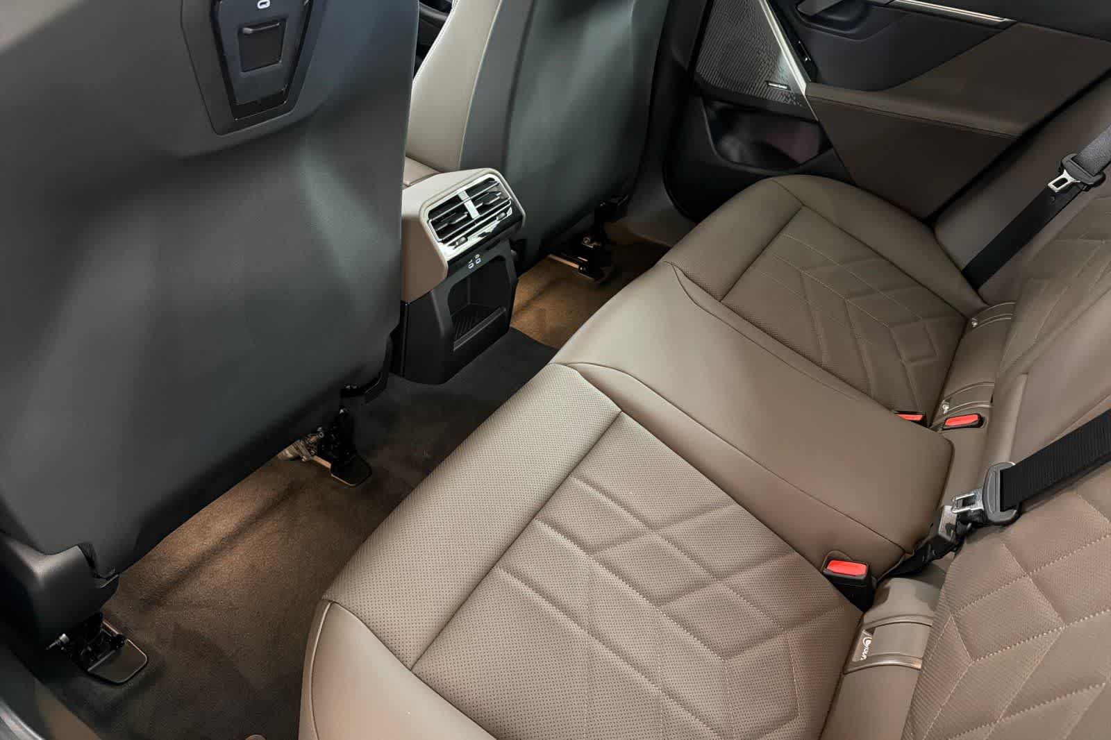 Thumbnail: 2026 BMW 5 Series - 4