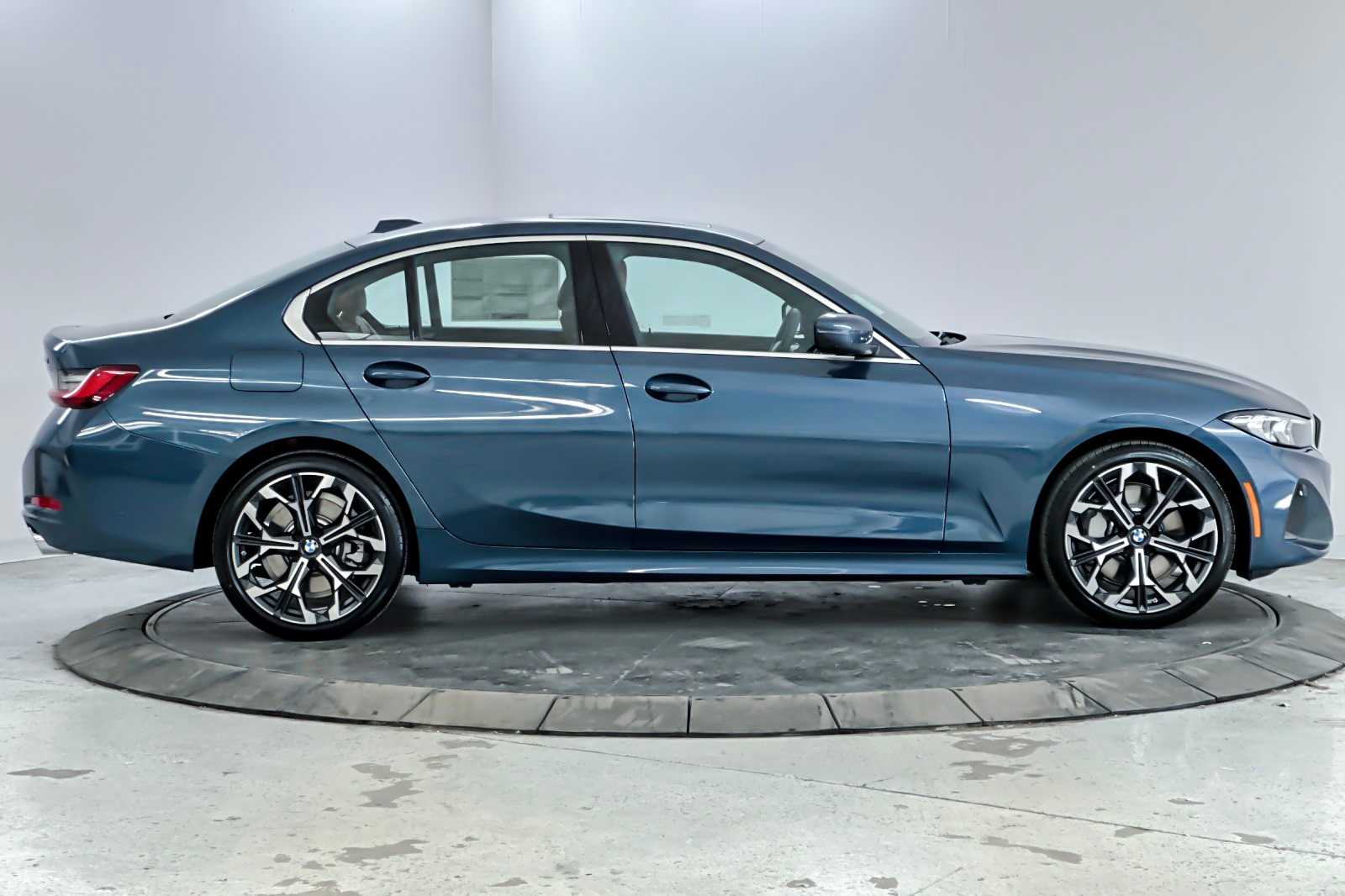 Thumbnail: 2026 BMW 3 Series - 8