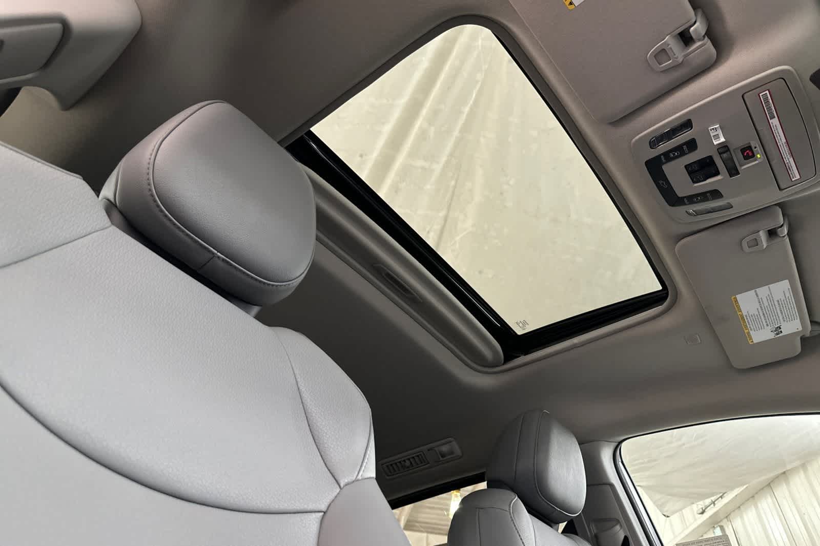 Thumbnail: 2021 Toyota Sienna - 17
