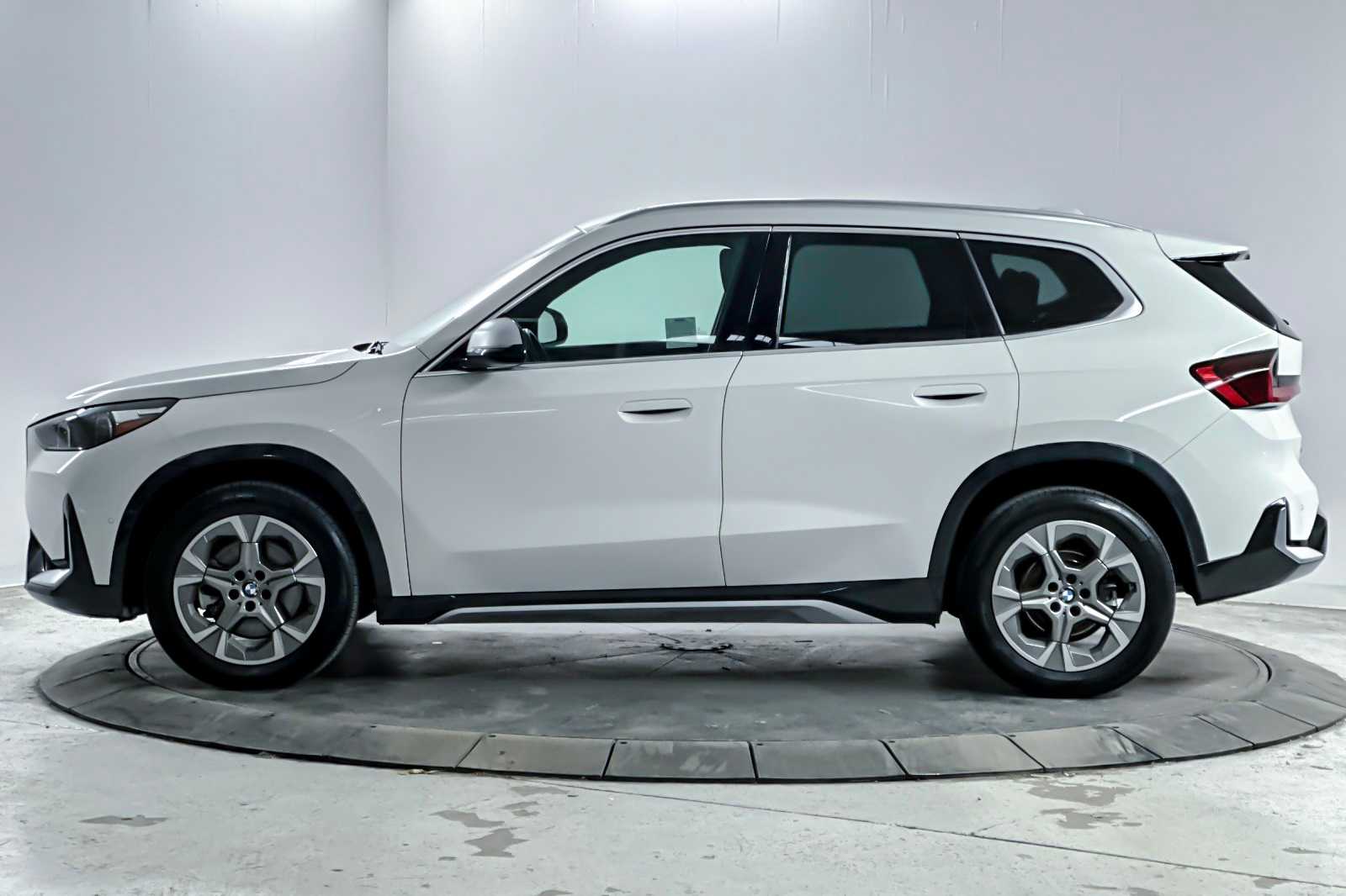 Thumbnail: 2023 BMW X1 - 5