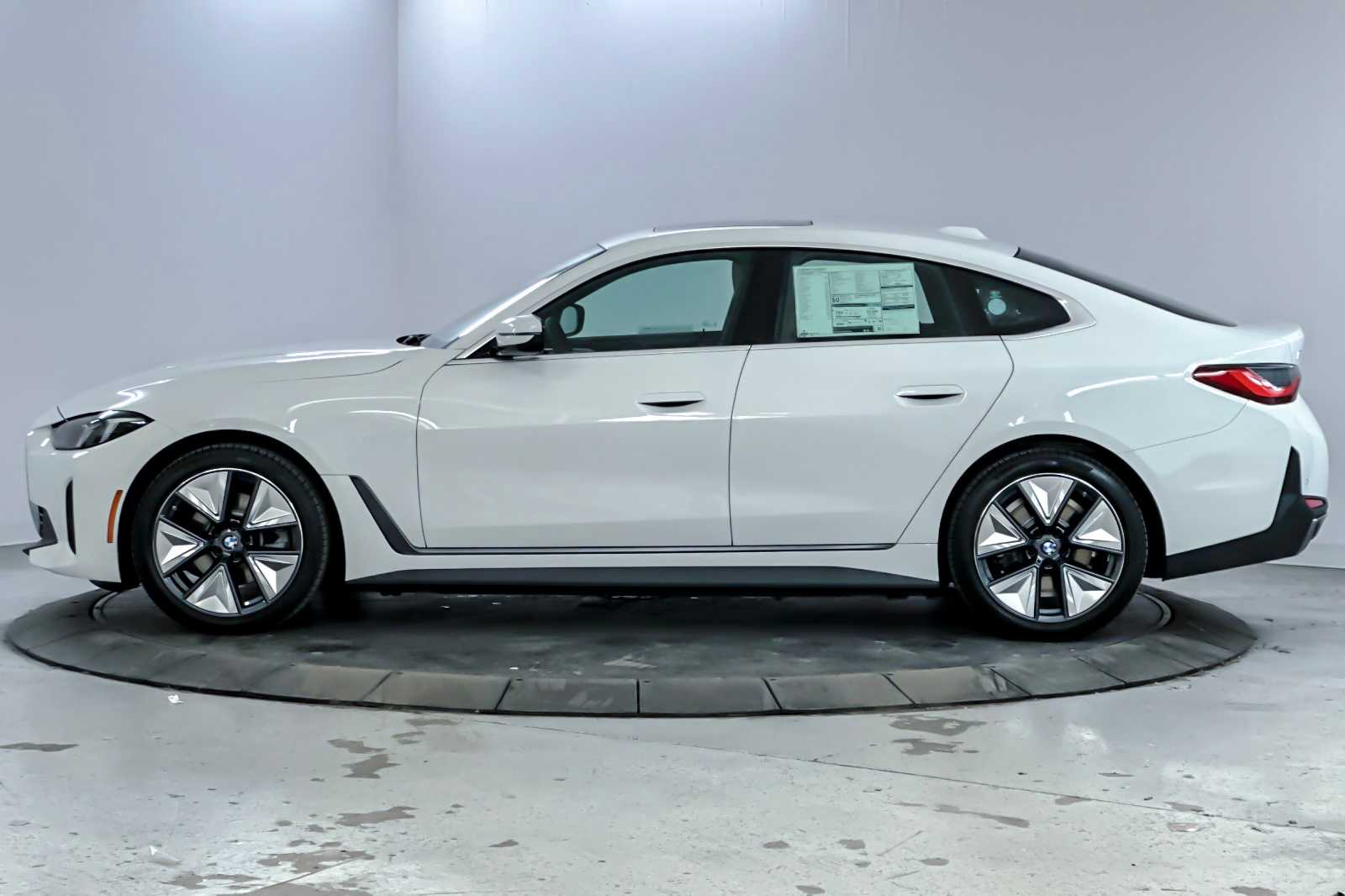 Thumbnail: 2025 BMW i4 - 5