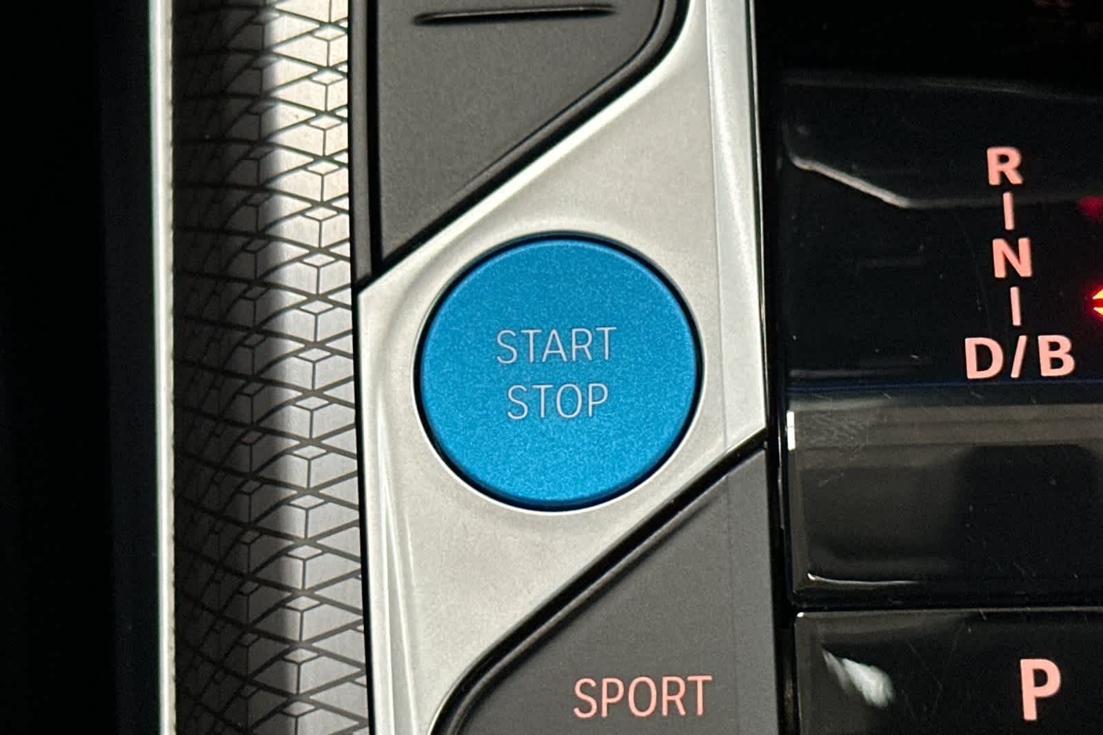 Thumbnail: 2025 BMW i4 - 22