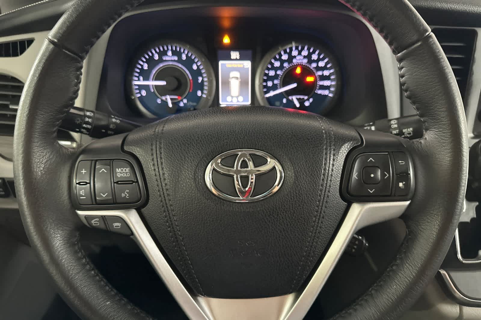 Thumbnail: 2017 Toyota Sienna - 24
