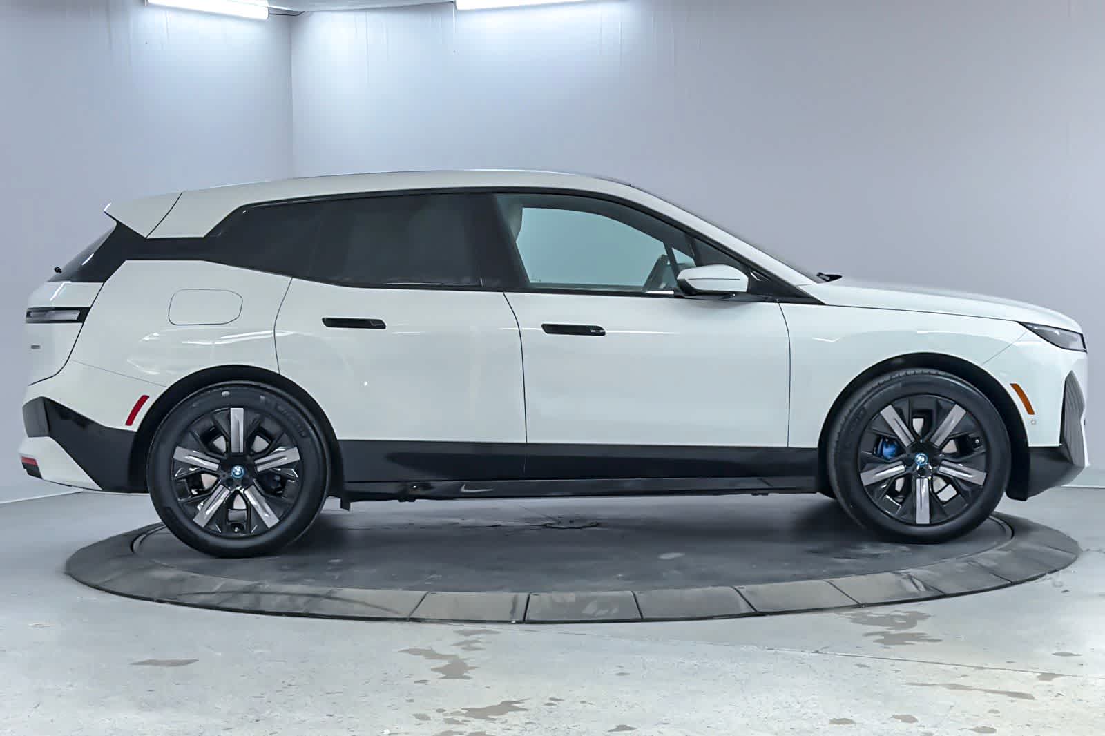 Thumbnail: 2024 BMW iX - 8