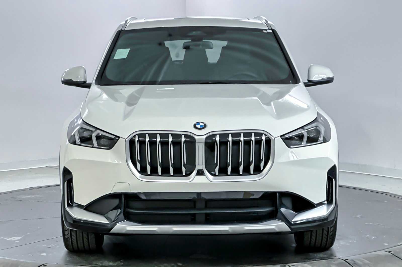 Thumbnail: 2026 BMW X1 - 10