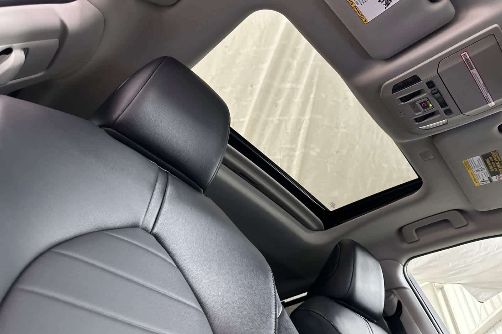 Thumbnail: 2022 Toyota Highlander - 17