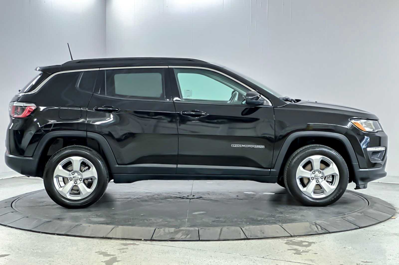 Thumbnail: 2020 Jeep Compass - 8