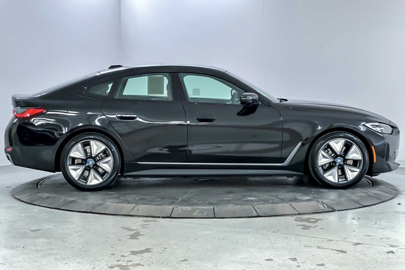Thumbnail: 2023 BMW i4 - 8