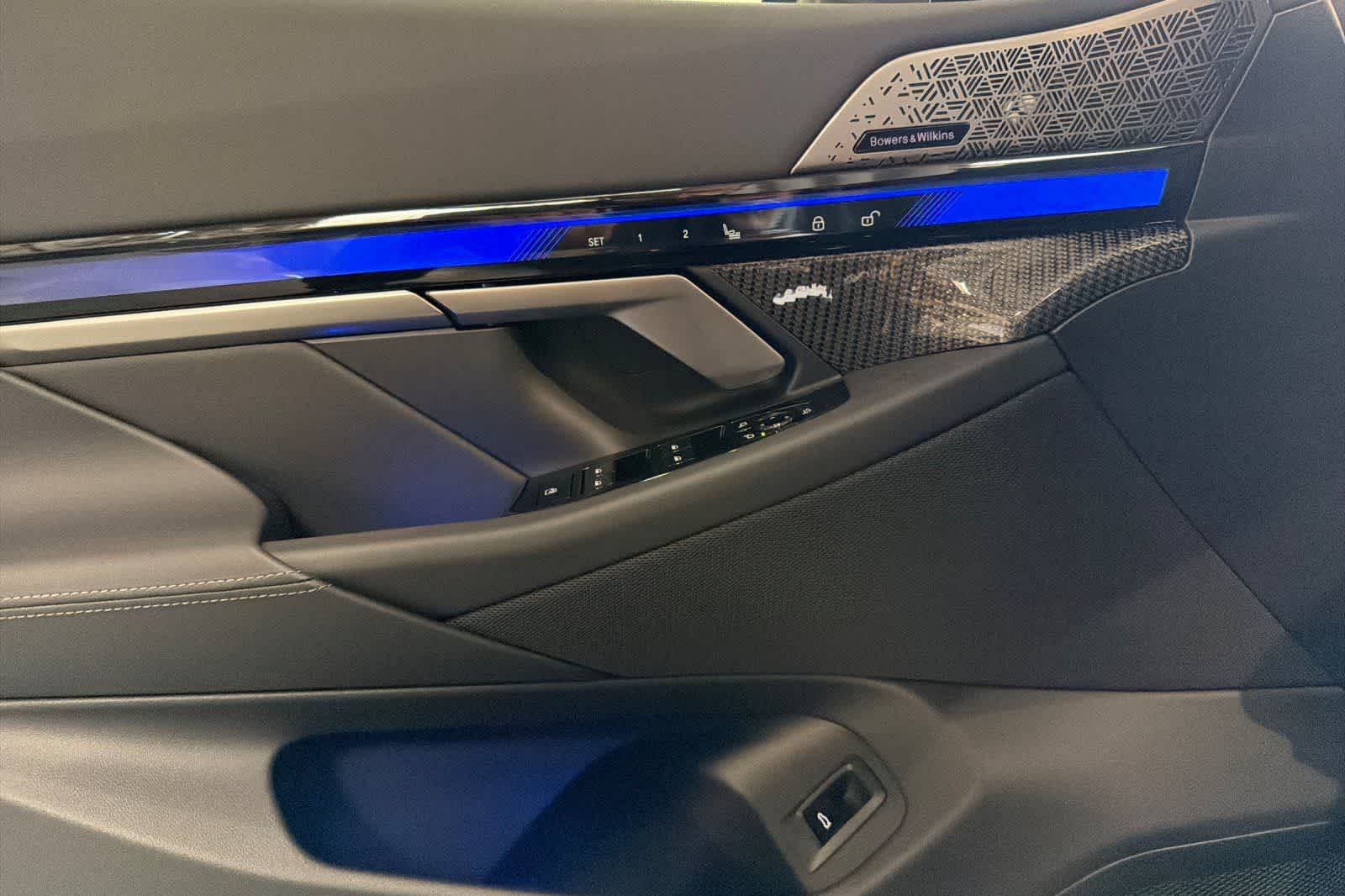 Thumbnail: 2027 BMW M5 - 12