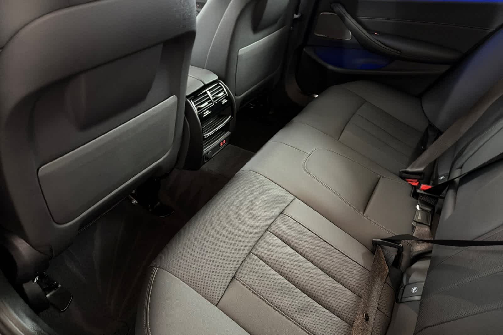 Thumbnail: 2023 BMW 5 Series - 4