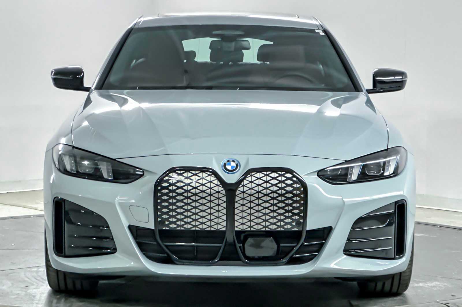 Thumbnail: 2025 BMW i4 - 10