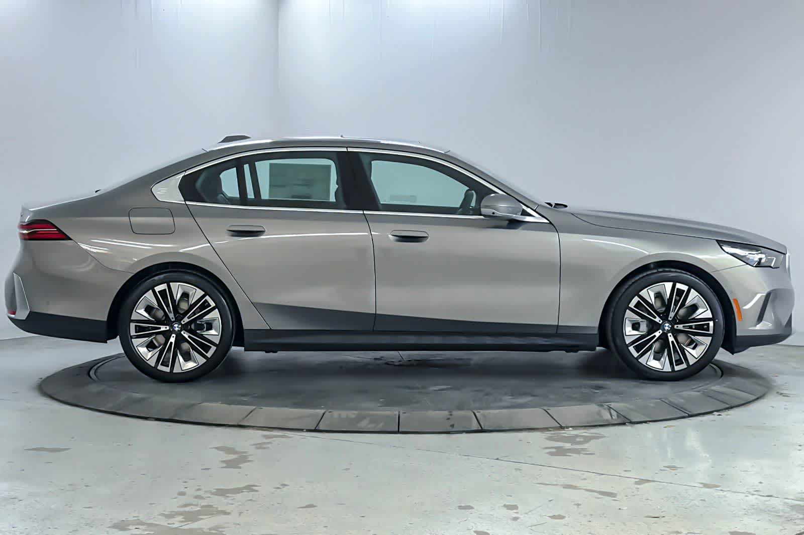 Thumbnail: 2026 BMW 5 Series - 8