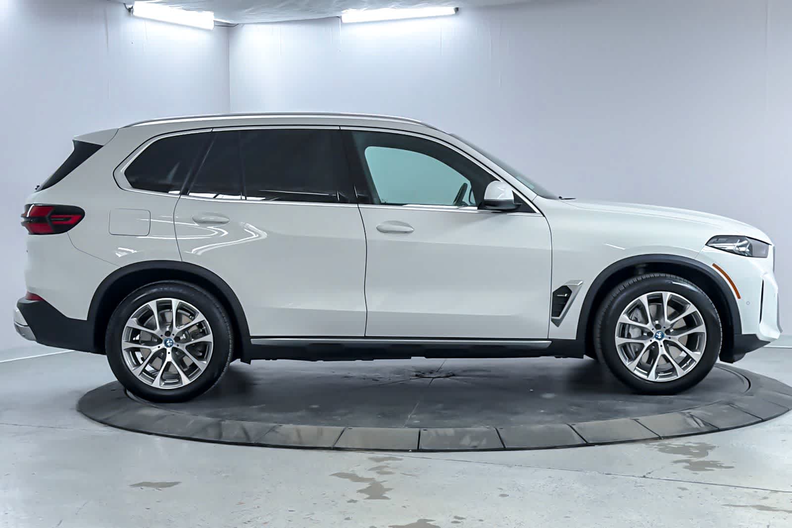 Thumbnail: 2024 BMW X5 - 8