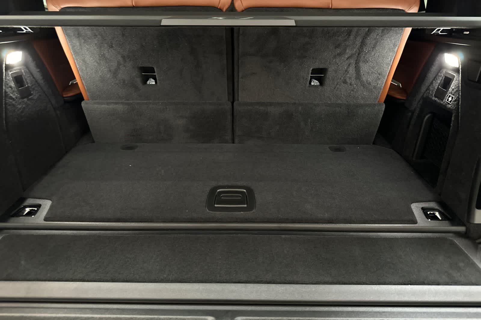 Thumbnail: 2026 BMW X7 - 15