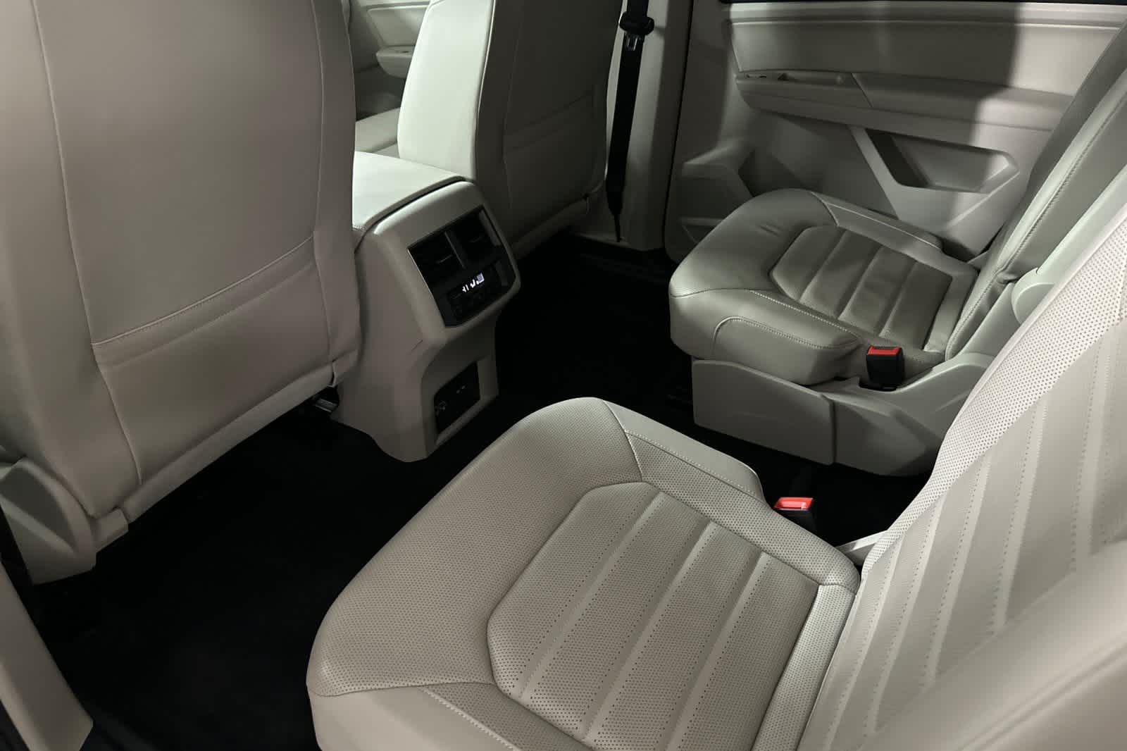 Thumbnail: 2018 Volkswagen Atlas - 4