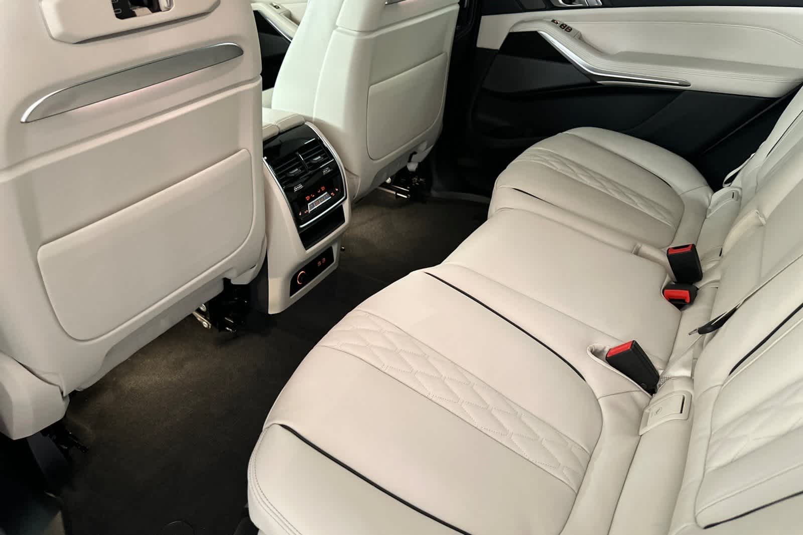 Thumbnail: 2026 BMW X7 - 4