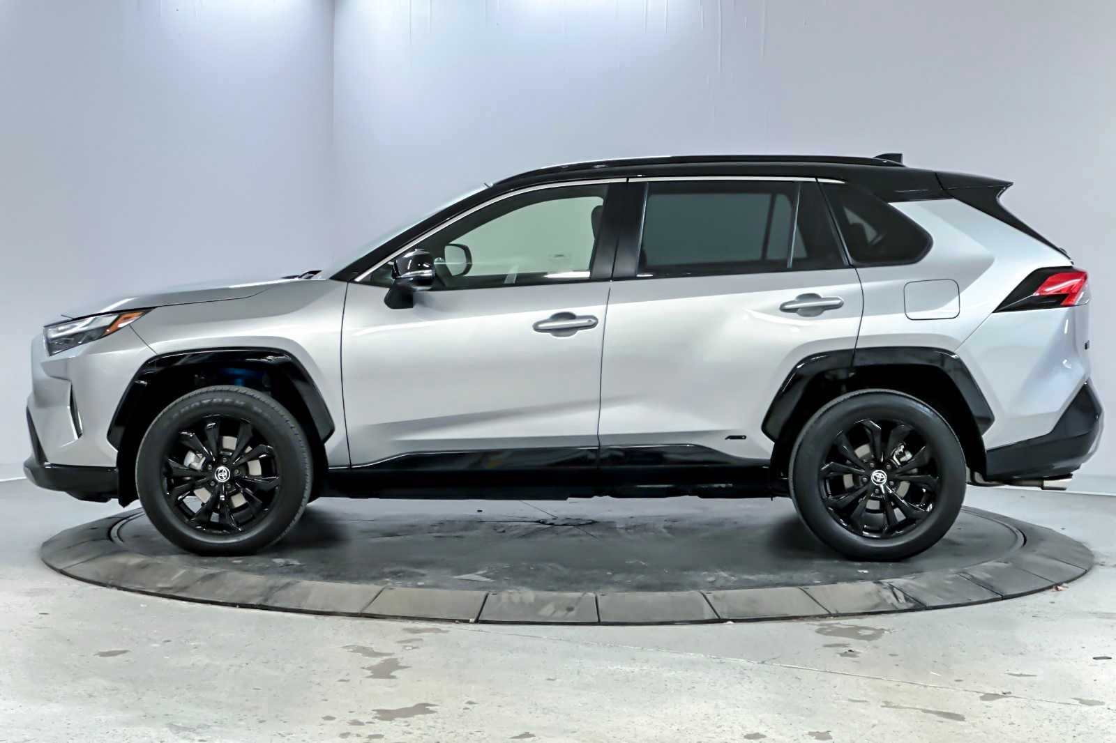 Thumbnail: 2022 Toyota RAV4 - 5