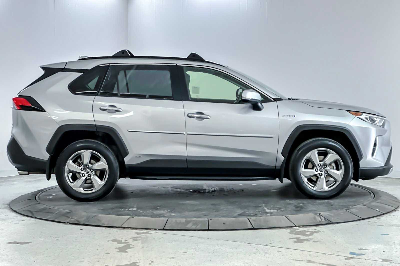 Thumbnail: 2019 Toyota RAV4 - 8