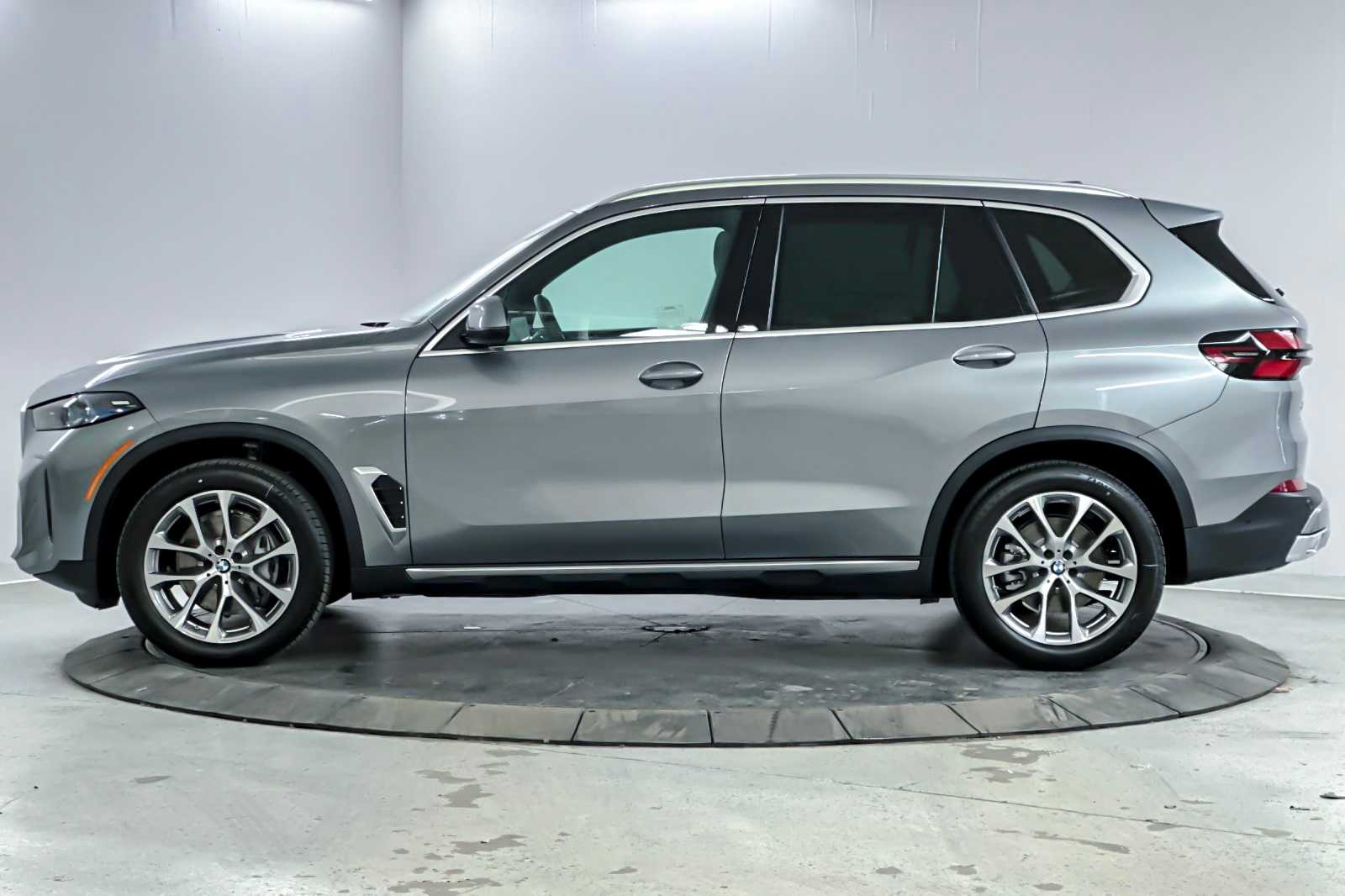 Thumbnail: 2026 BMW X5 - 5