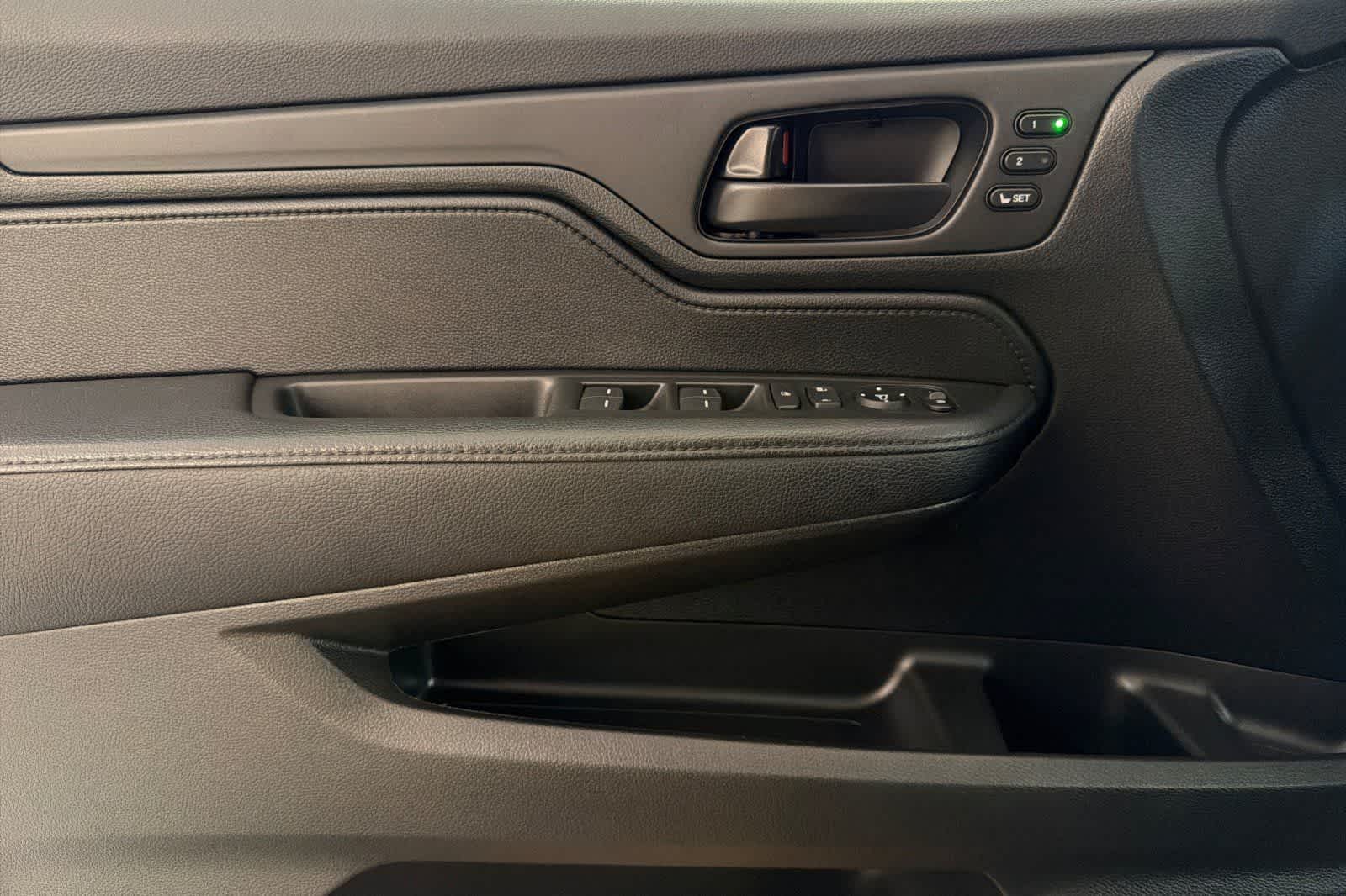 Thumbnail: 2023 Honda Odyssey - 12