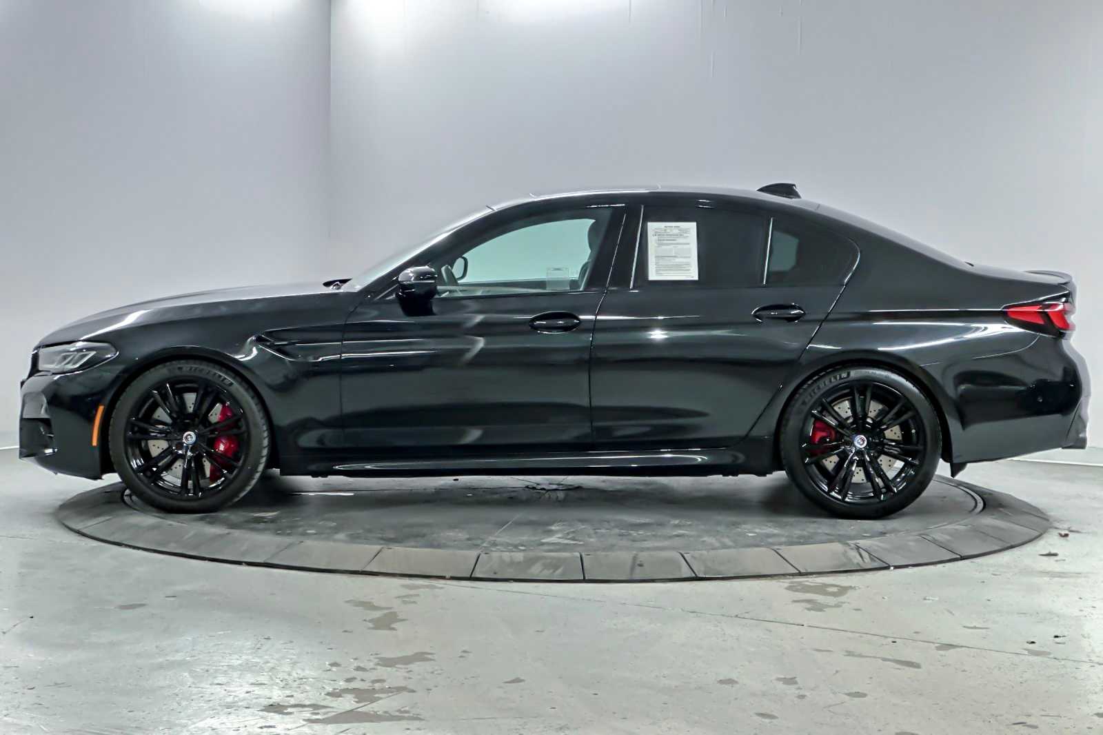 Thumbnail: 2023 BMW M5 - 5