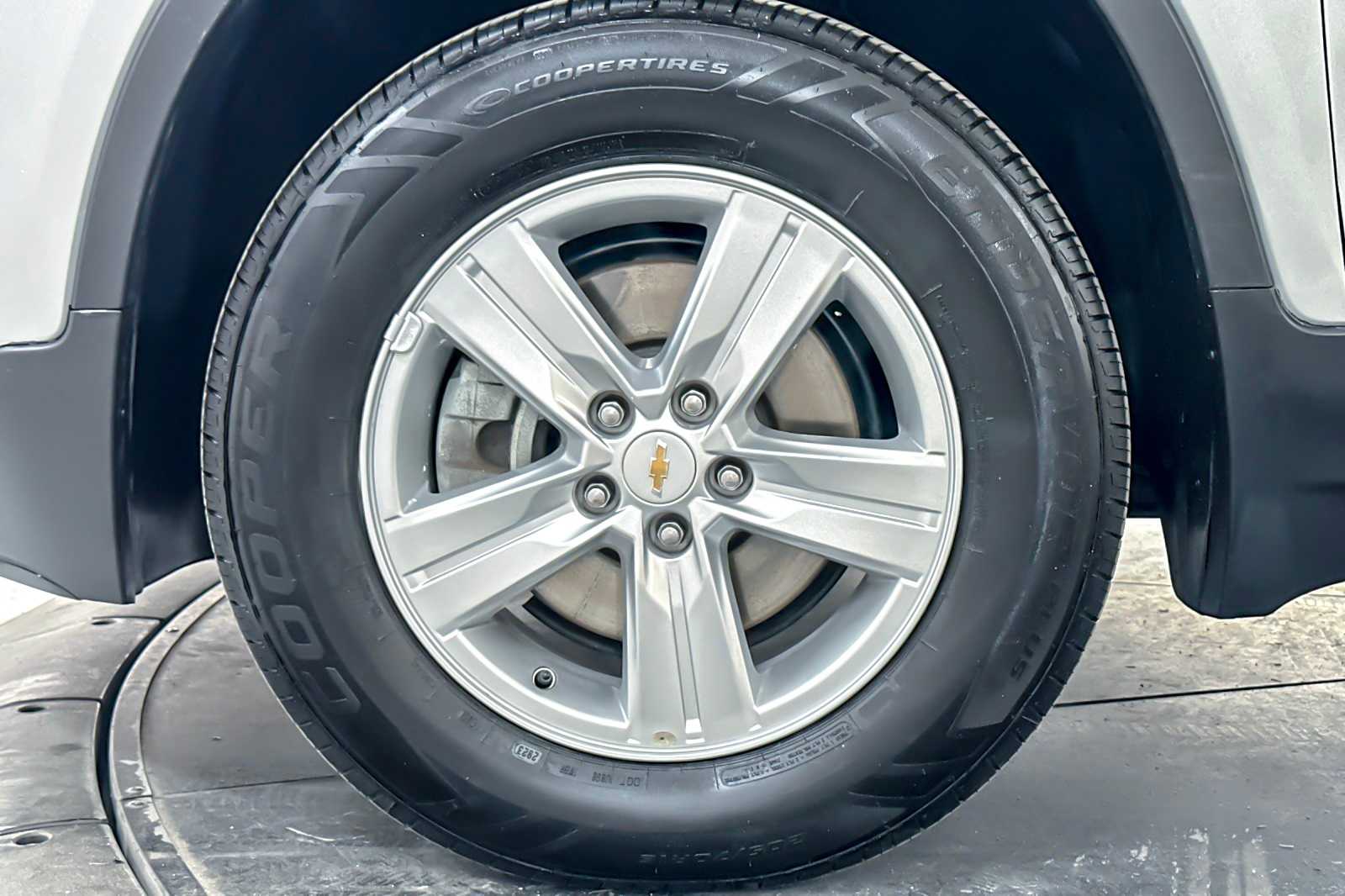 Thumbnail: 2017 Chevrolet Trax - 26