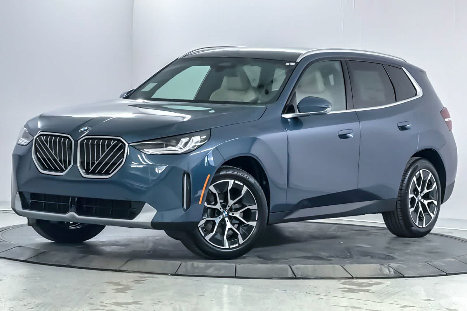 Thumbnail: 2026 BMW X3 - 1