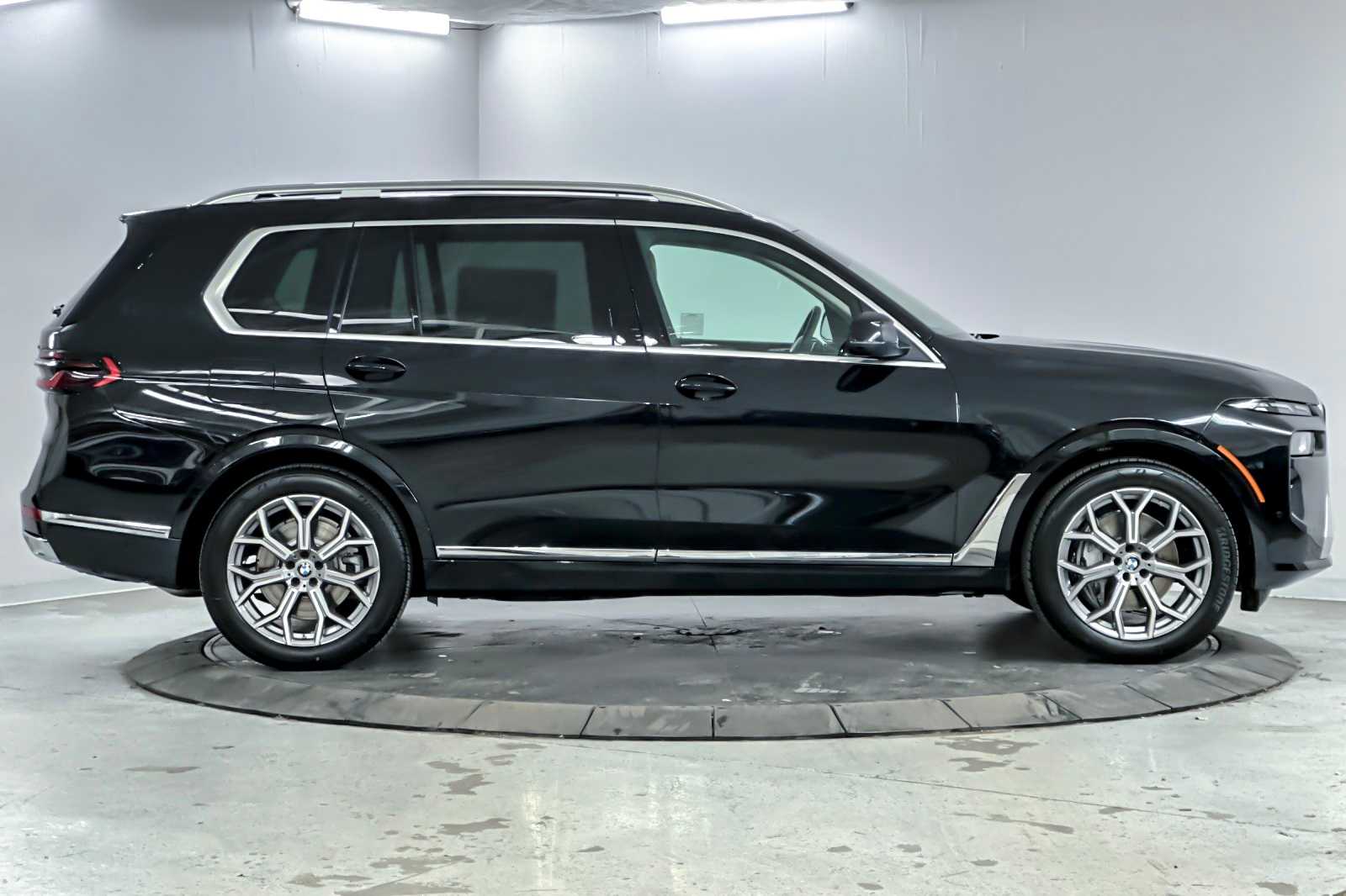 Thumbnail: 2026 BMW X7 - 8