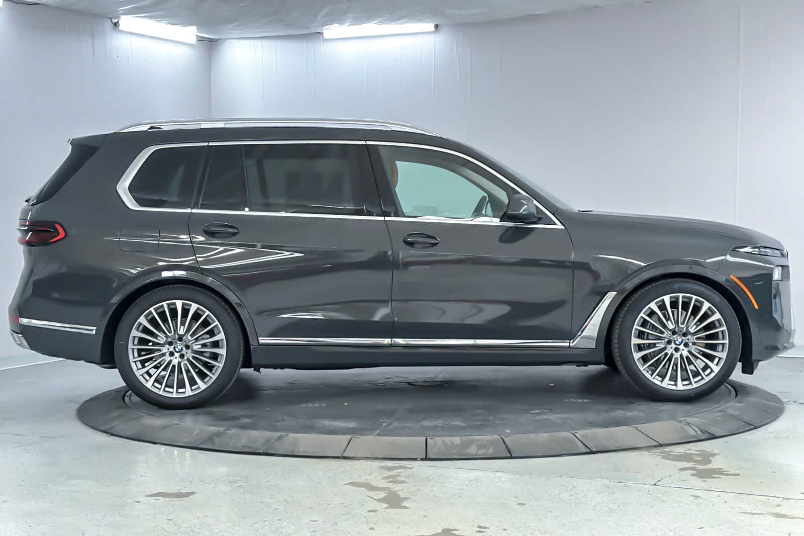 Thumbnail: 2026 BMW X7 - 8