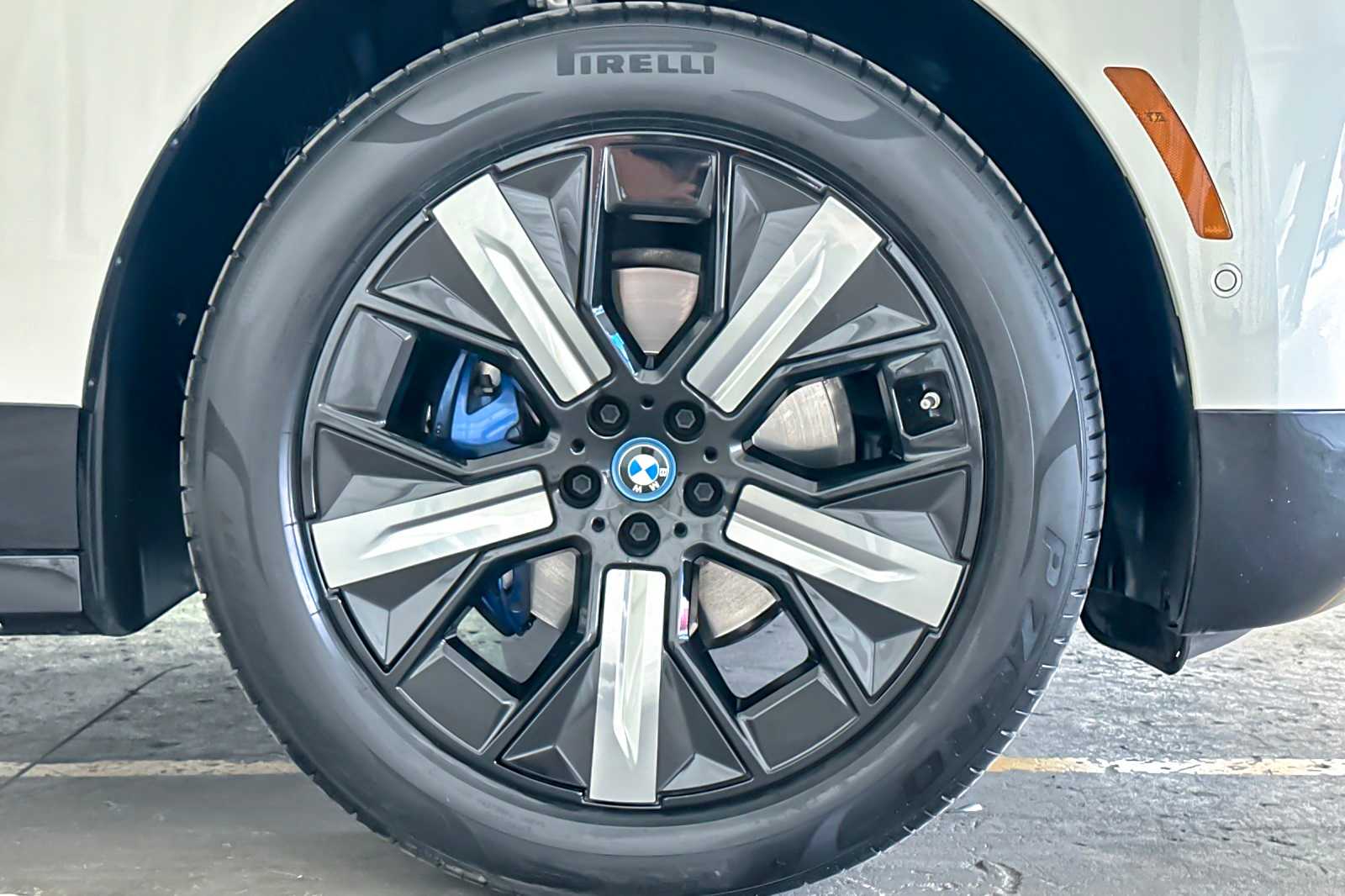 Thumbnail: 2023 BMW iX - 27