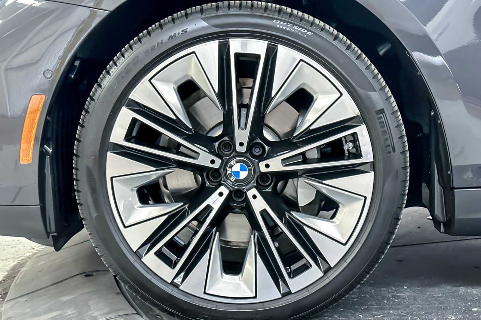 Thumbnail: 2025 BMW 5 Series - 26
