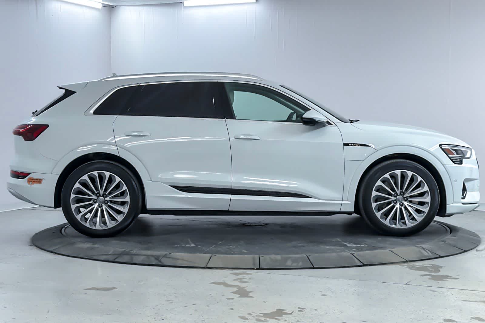 Thumbnail: 2019 Audi e-tron - 8