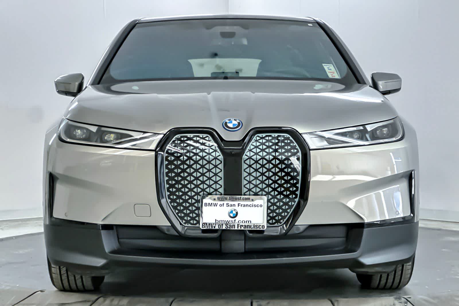 Thumbnail: 2023 BMW iX - 10