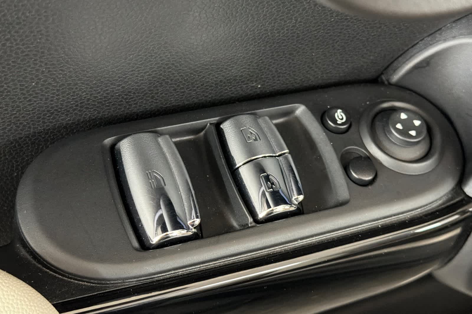 Thumbnail: 2023 MINI Cooper Convertible - 16