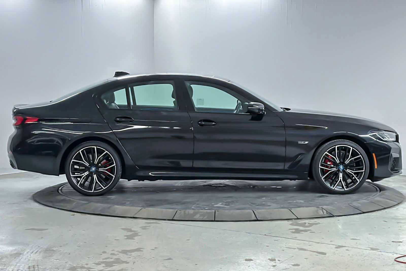 Thumbnail: 2023 BMW 5 Series - 8