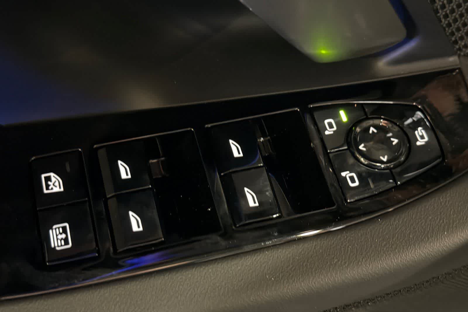 Thumbnail: 2026 BMW M5 - 13