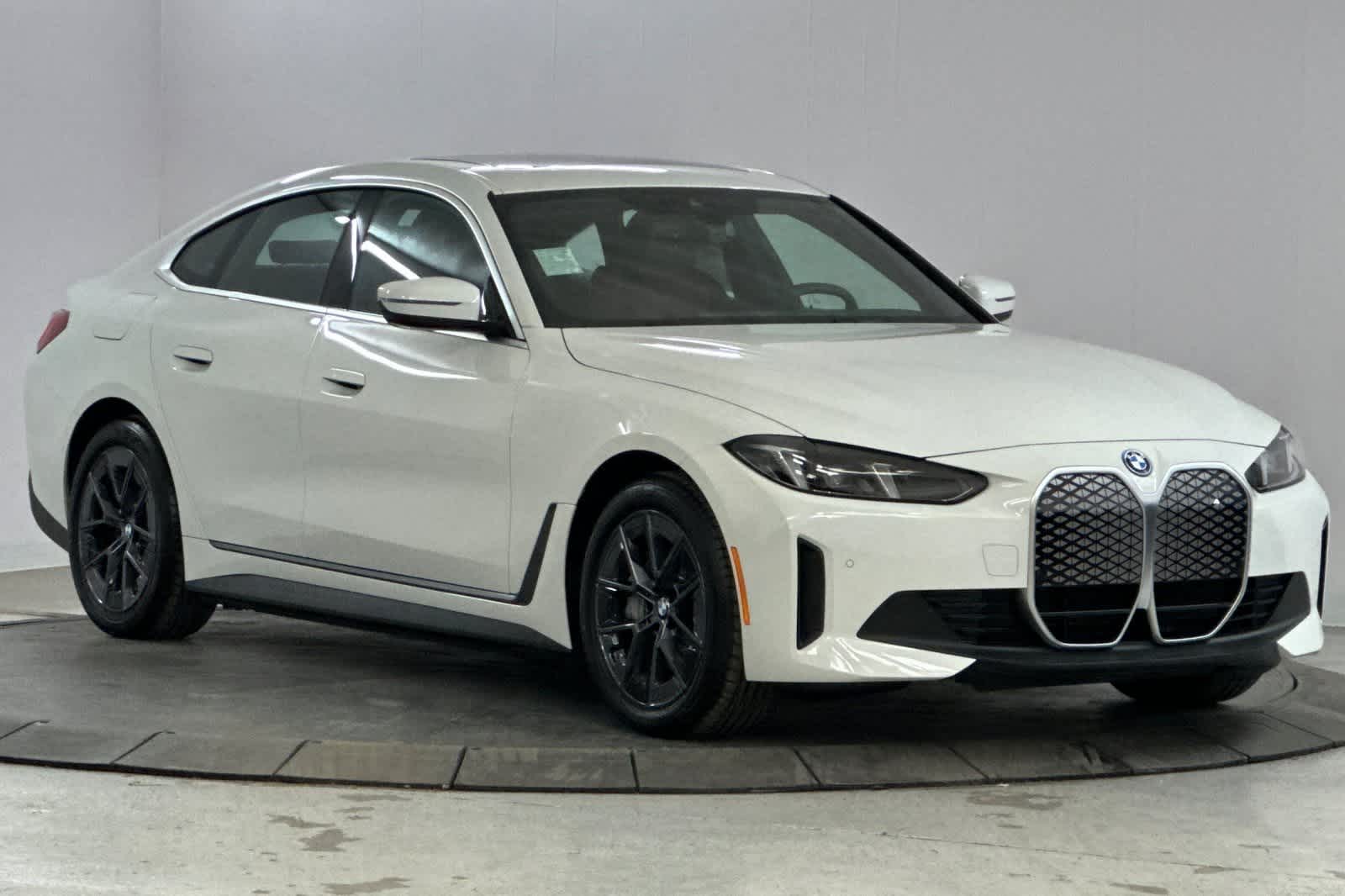 Thumbnail: 2025 BMW i4 - 9