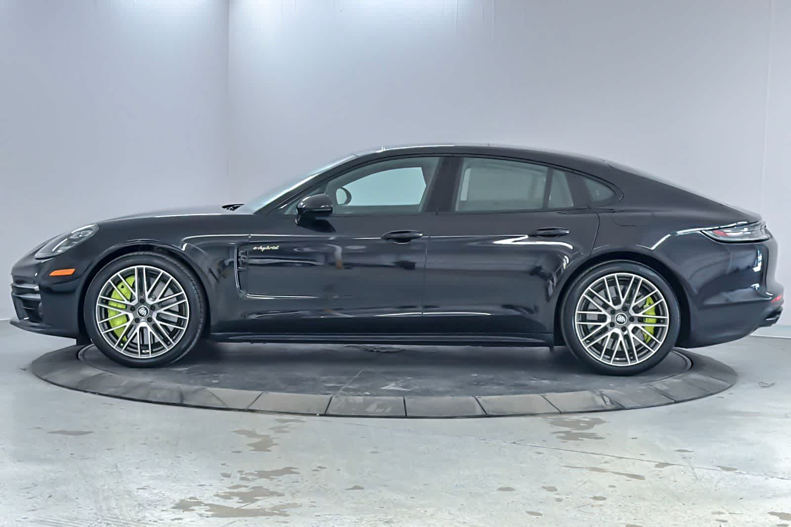 Thumbnail: 2022 Porsche Panamera - 5
