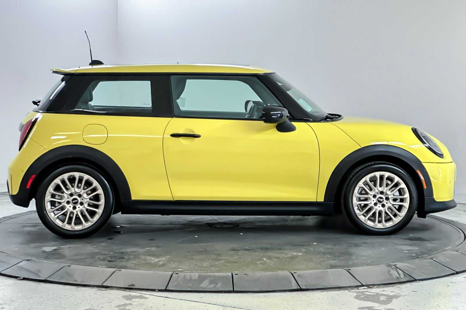 Thumbnail: 2025 MINI Cooper Hardtop - 8