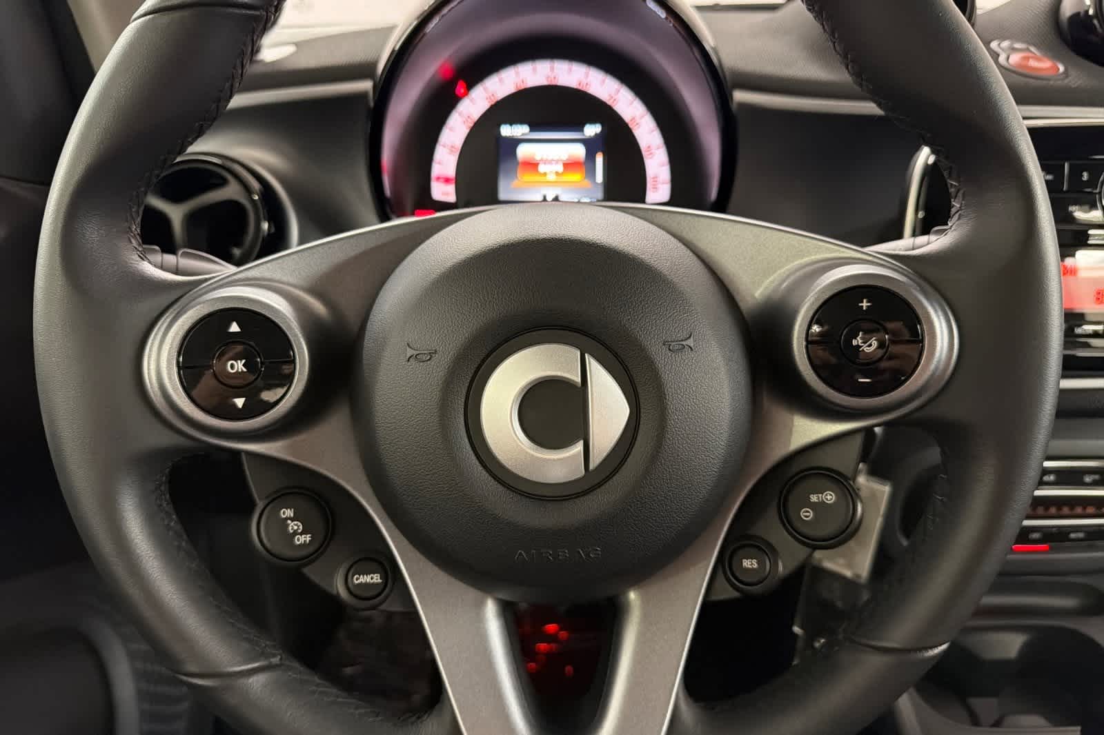 Thumbnail: 2018 smart fortwo - 21