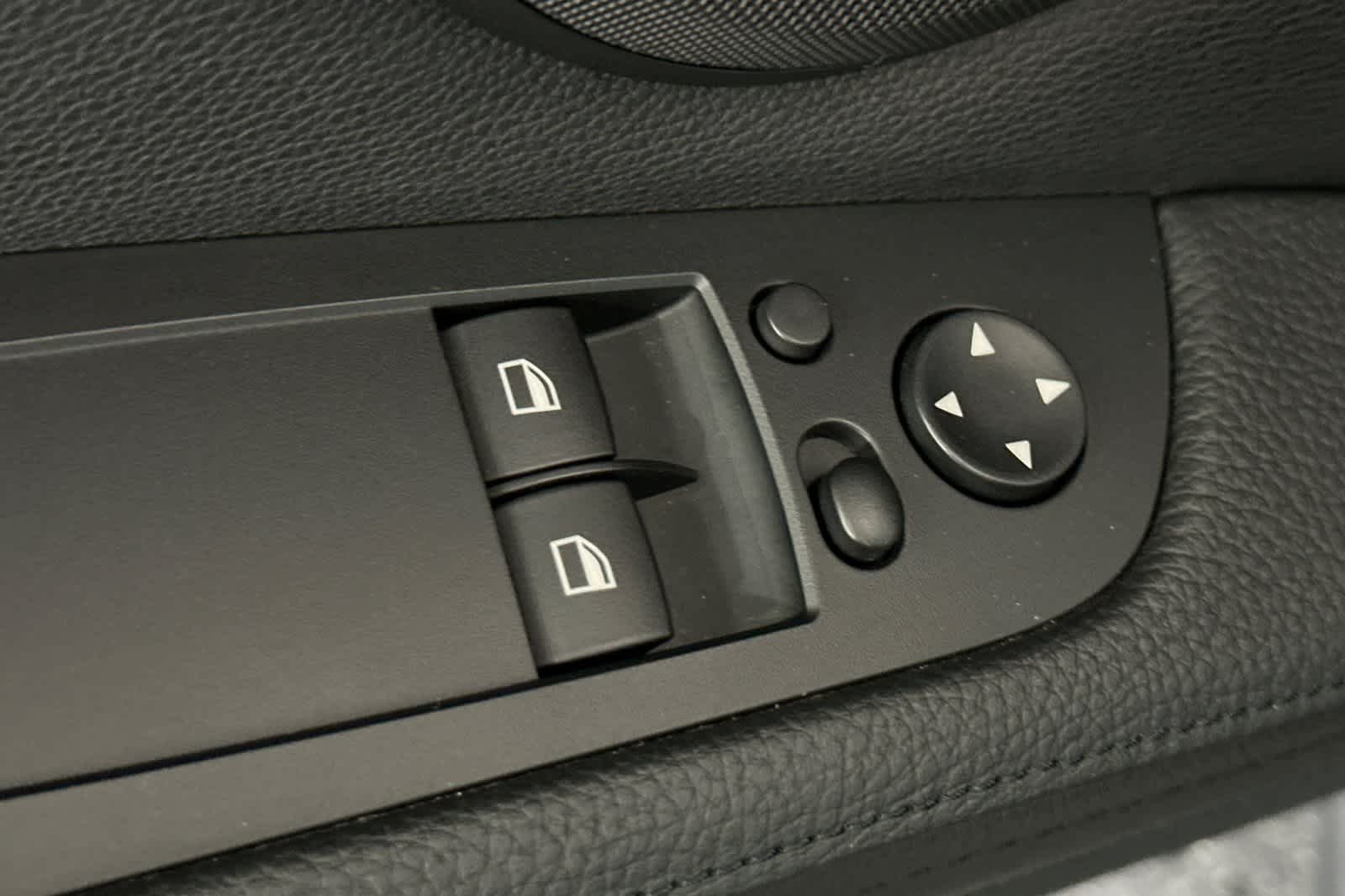 Thumbnail: 2012 BMW 3 Series - 13