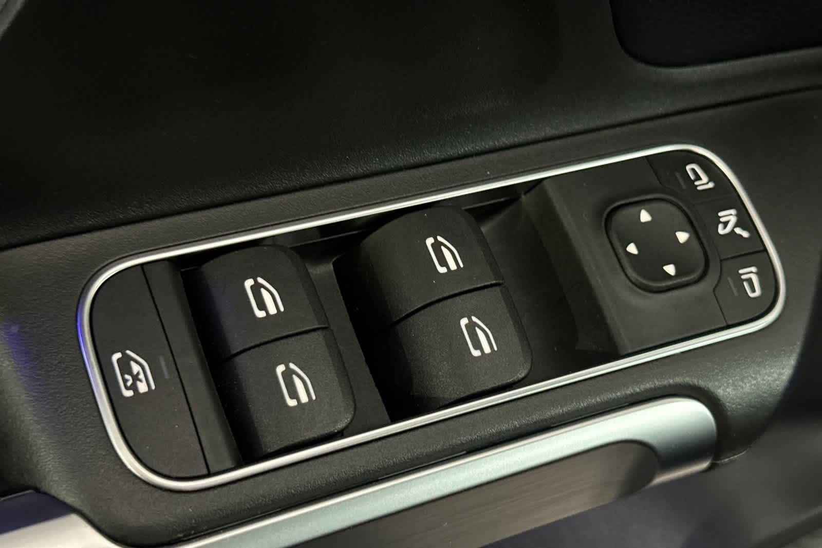 Thumbnail: 2024 Mercedes-Benz GLB - 13