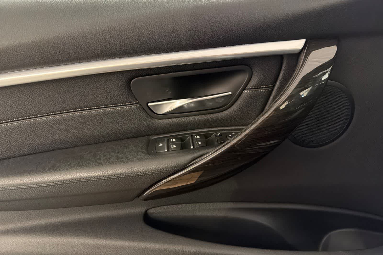 Thumbnail: 2016 BMW 3 Series - 12