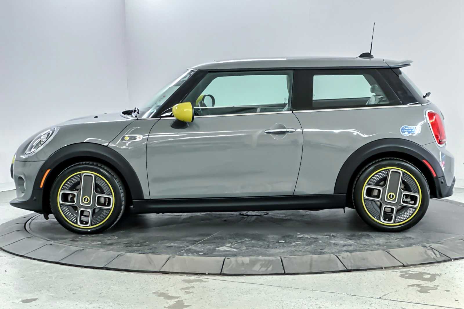 Thumbnail: 2021 MINI Cooper Hardtop - 5