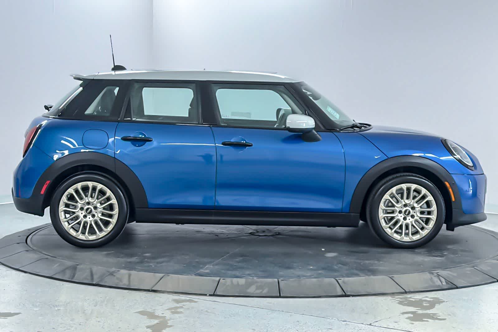 Thumbnail: 2026 MINI Cooper Hardtop - 8